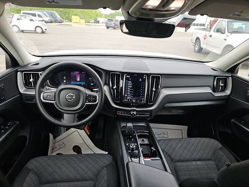 Used 2023 Volvo XC60 B5 Core FWD image 14