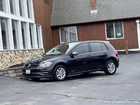 Used 2019 Volkswagen Golf 4-Door FWD image 2