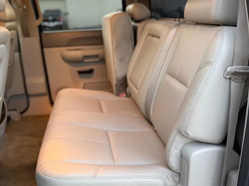 Used 2011 GMC Sierra 2500 SLE w/ SLE Preferred Package image 12