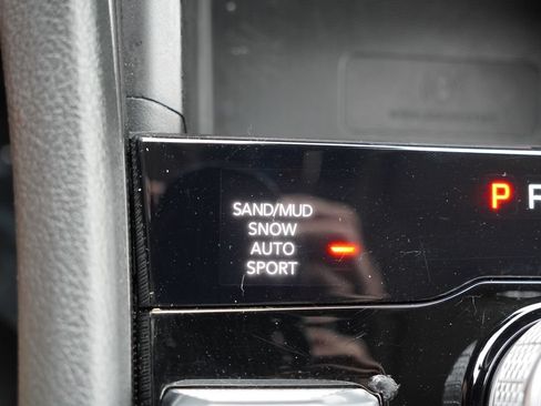 Used 2024 Jeep Grand Cherokee Limited w/ Luxury Tech Group II AWD/4WD image 33