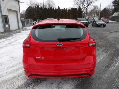 Used 2015 Ford Focus SE w/ SE Sport Package image 4