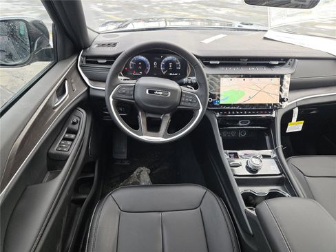Used 2026 Jeep Grand Cherokee Limited AWD/4WD image 21