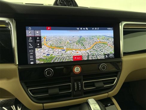 Certified 2025 Porsche Macan image 27