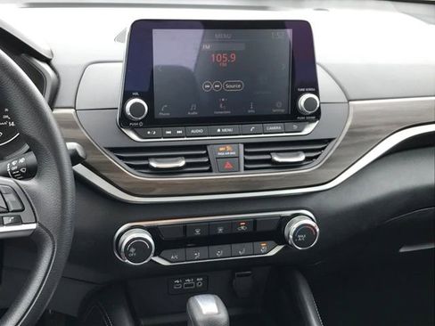 Used 2023 Nissan Altima 2.5 SV image 9