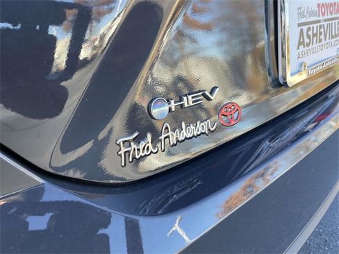 Used 2025 Toyota Camry SE image 11