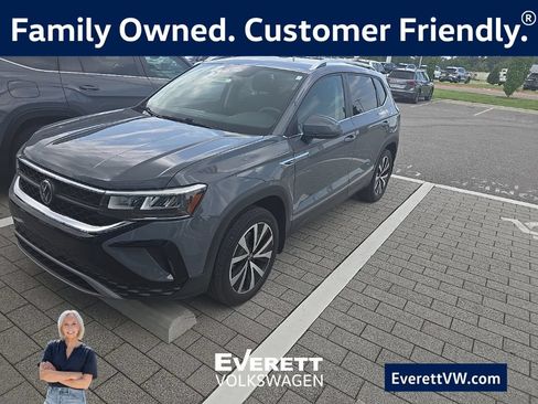 Used 2022 Volkswagen Taos SE AWD/4WD image 1