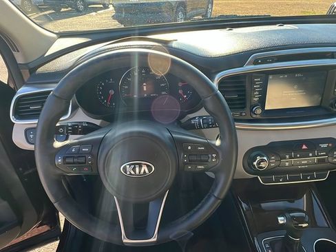 Used 2017 Kia Sorento EX image 22