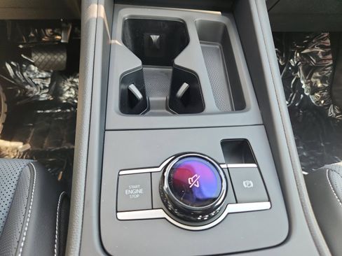 New 2025 Volkswagen Tiguan SE image 17