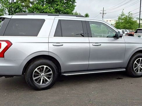 Used 2020 Ford Expedition XLT w/ Equipment Group 202A AWD/4WD image 3