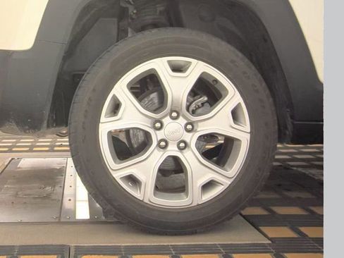 Used 2022 Jeep Renegade Limited AWD/4WD image 10