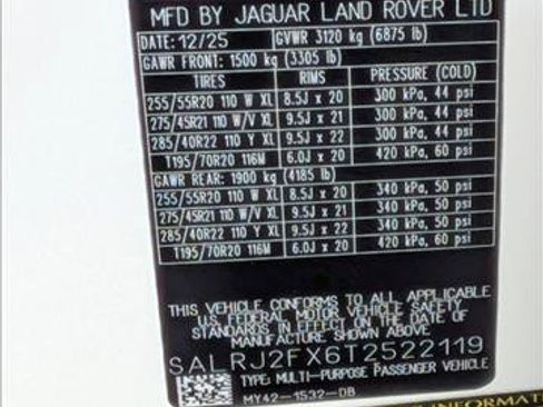 New 2026 Land Rover Discovery S image 17