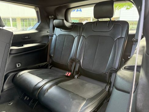 Used 2024 Jeep Grand Cherokee L Altitude AWD/4WD image 27