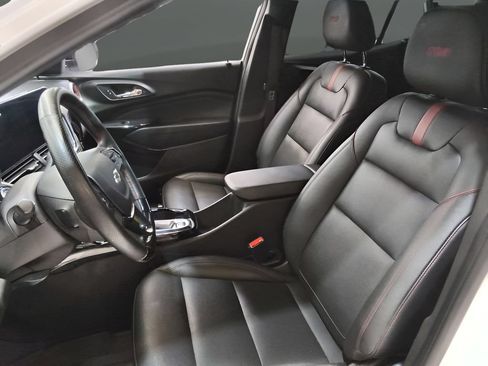 Used 2025 Chevrolet Trax RS w/ Sunroof Package FWD image 10