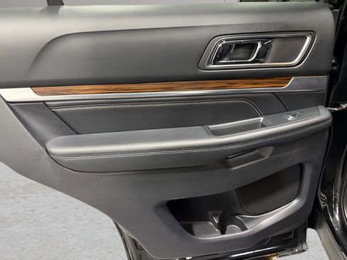 Used 2019 Ford Explorer Limited w/ Class III Trailer Tow Package FWD image 29
