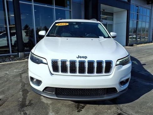 Used 2019 Jeep Cherokee Limited image 9
