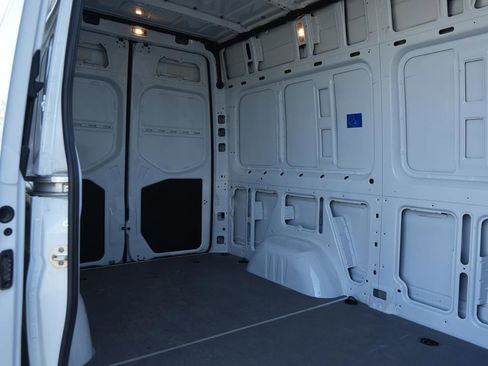 Used 2024 Mercedes-Benz Sprinter 2500 image 6