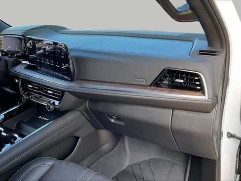 Used 2026 Chevrolet Tahoe High Country AWD/4WD image 19