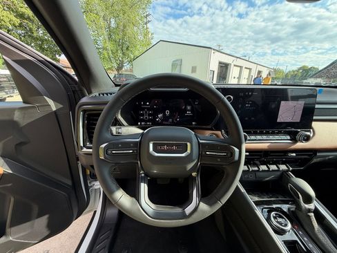 New 2026 GMC Canyon AT4 AWD/4WD image 14