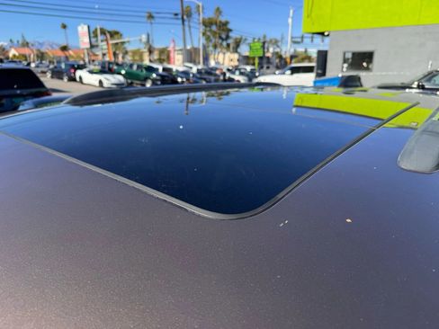 Used 2018 Jeep Grand Cherokee Limited image 10