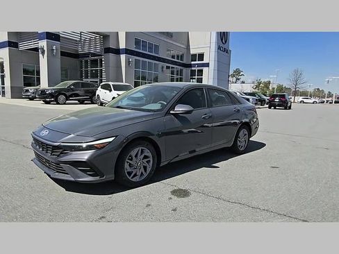 Used 2024 Hyundai Elantra SEL image 36