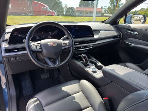 Used 2025 Cadillac XT4 Premium Luxury image 22