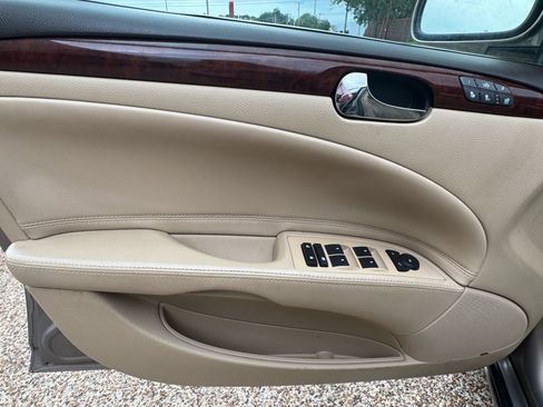 Used 2007 Buick Lucerne CXL w/ Luxury Package FWD image 24