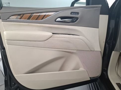 Used 2022 Cadillac Escalade Sport Platinum RWD image 18