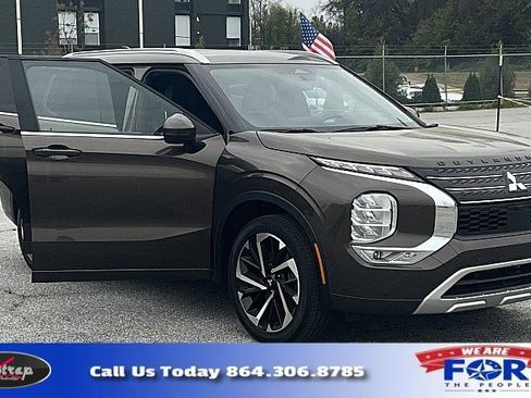 Used 2024 Mitsubishi Outlander SEL image 1