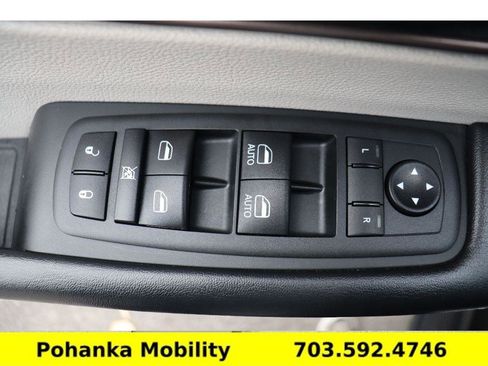 Used 2020 Chrysler Voyager L FWD image 22