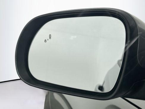 Used 2025 Kia Soul LX w/ LX Technology Package FWD image 16