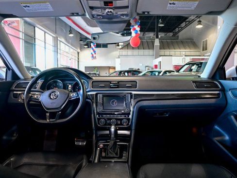 Used 2019 Volkswagen Passat 2.0T SE R-Line FWD image 21