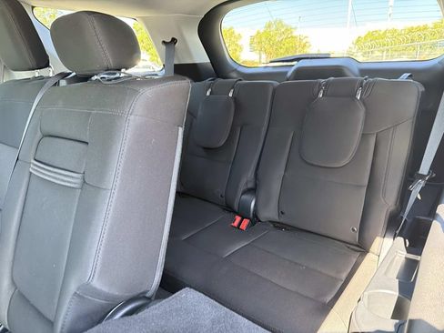 Used 2024 Ford Explorer XLT RWD image 18