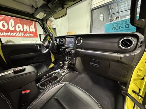 Used 2023 Jeep Wrangler Unlimited Sahara AWD/4WD image 19