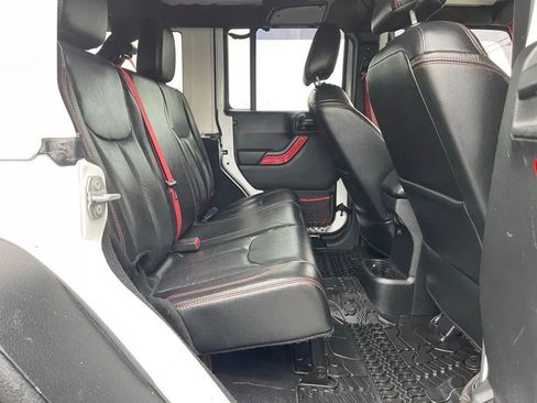 Used 2017 Jeep Wrangler Unlimited Rubicon AWD/4WD image 19