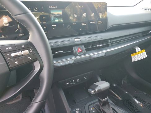 Used 2025 Kia K4 EX image 28