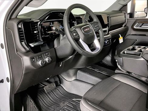 New 2026 GMC Sierra 2500 SLE w/ SLE Value Package; image 8