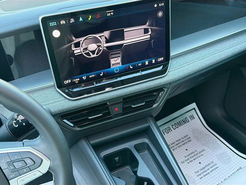 Used 2025 Volkswagen Tiguan S image 26