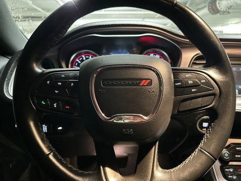 Used 2023 Dodge Challenger SXT image 29