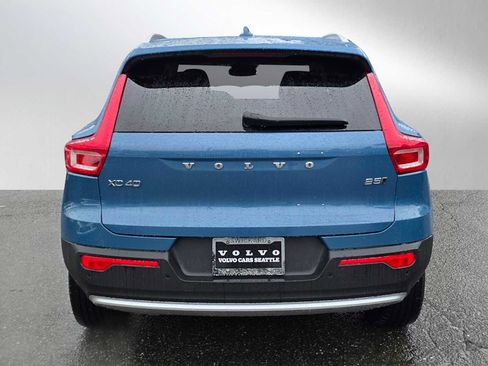 Used 2025 Volvo XC40 B5 Plus image 4