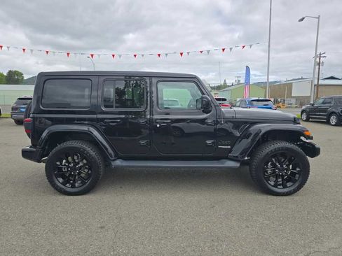 Used 2021 Jeep Wrangler Unlimited Sahara AWD/4WD image 6
