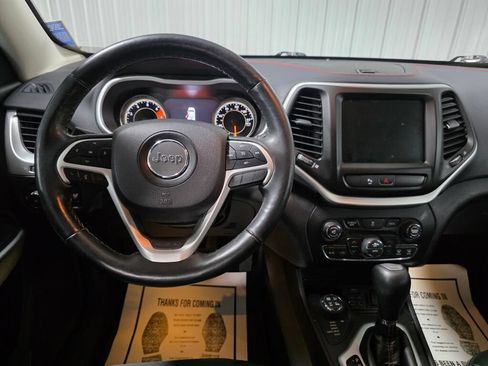 Used 2018 Jeep Cherokee Trailhawk w/ Cold Weather Group AWD/4WD image 9