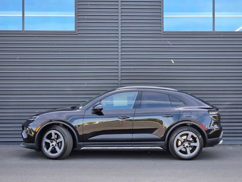 New 2026 Porsche Macan 4 Electric image 2