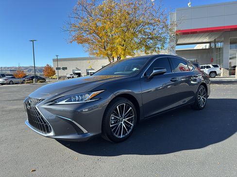 Used 2024 Lexus ES 300h Premium image 5