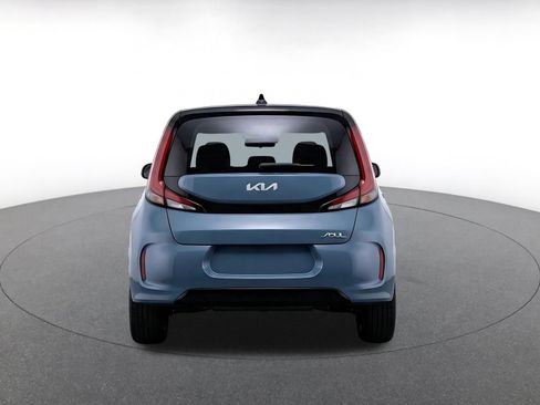 Used 2025 Kia Soul LX w/ LX Technology Package FWD image 8