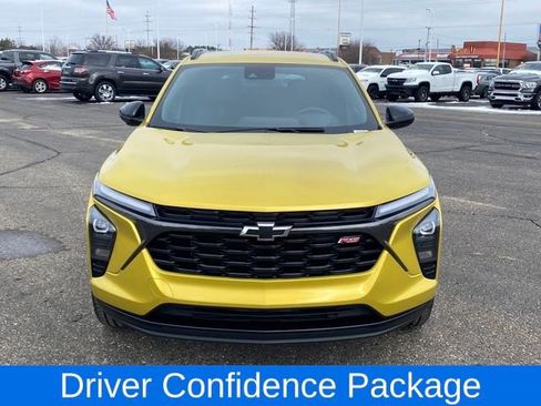 Used 2024 Chevrolet Trax RS w/ Driver Confidence Package image 2