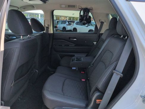 Used 2022 Nissan Pathfinder SV FWD image 14