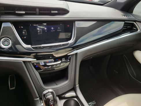 Certified 2024 Cadillac XT6 Sport w/ Technology Package AWD/4WD image 13