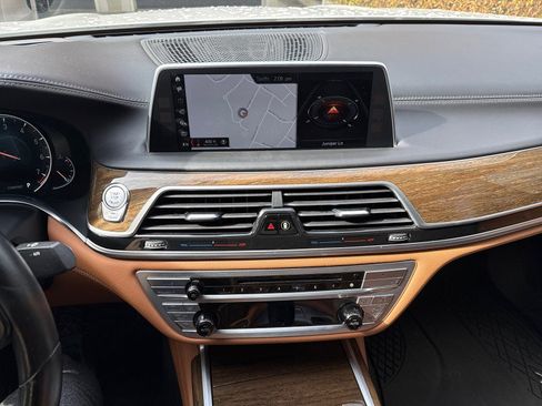 Used 2018 BMW 750i xDrive image 57