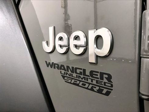 Used 2019 Jeep Wrangler Unlimited Sport S AWD/4WD image 13