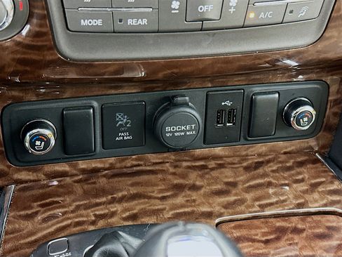 Used 2019 Nissan Armada Platinum w/ Captain's Chairs Package image 26